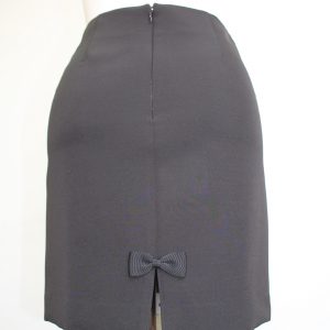 SELINA - short classic skirt with back button detail